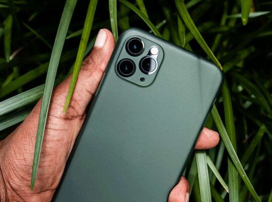 What Is a Smartphone? A Mobile Phone and Computer In One Device